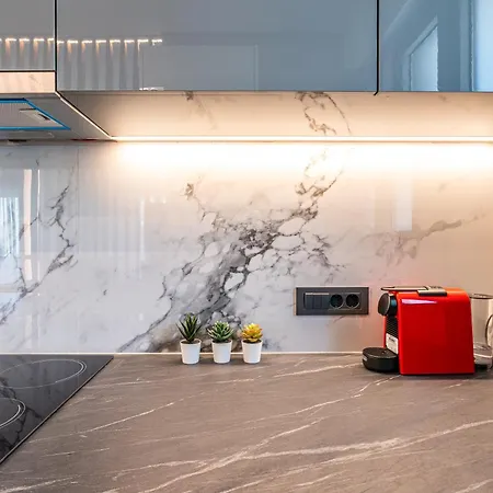 Marble Luxury Apartment *